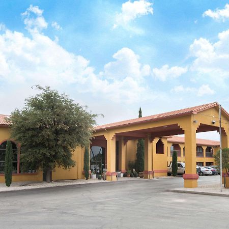 Days Inn By Wyndham Carlsbad Exterior foto