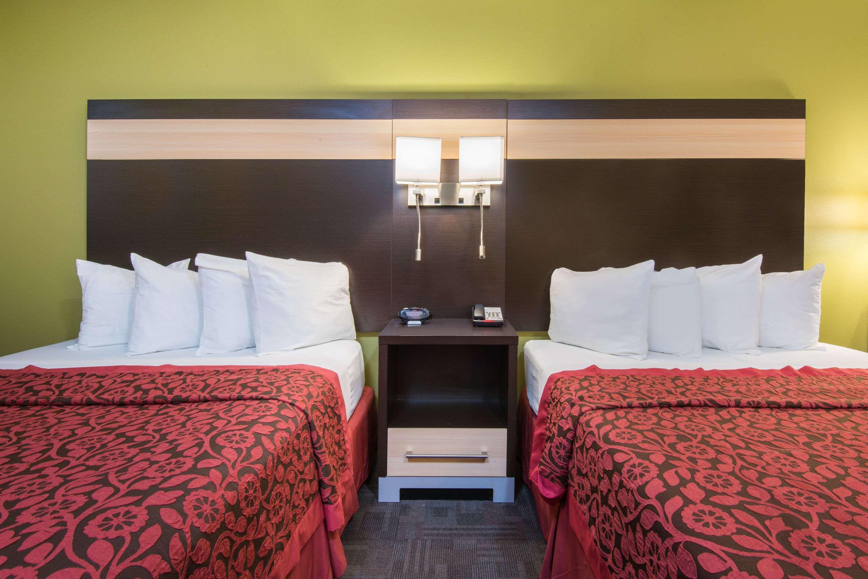 Days Inn By Wyndham Carlsbad Exterior foto