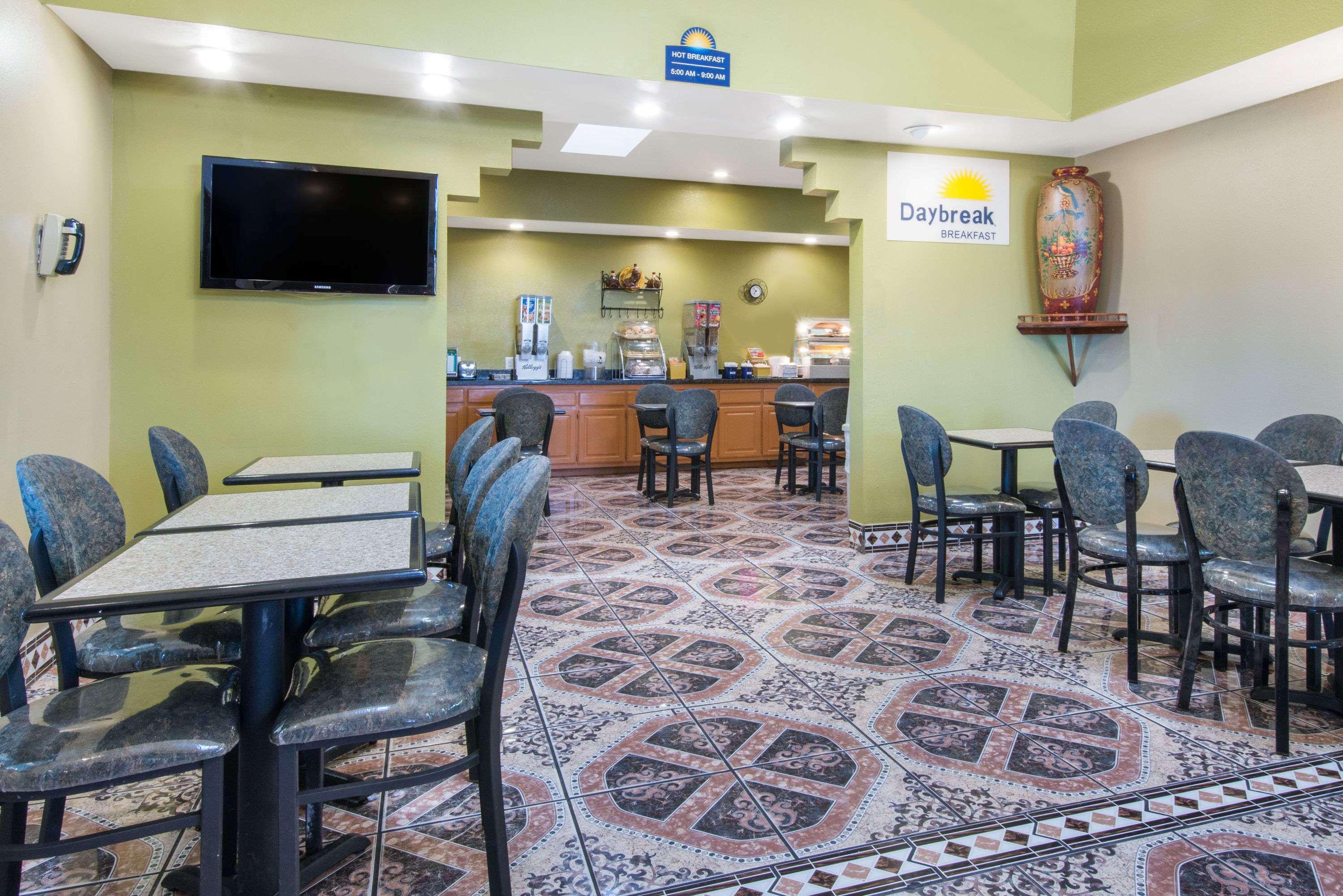 Days Inn By Wyndham Carlsbad Exterior foto