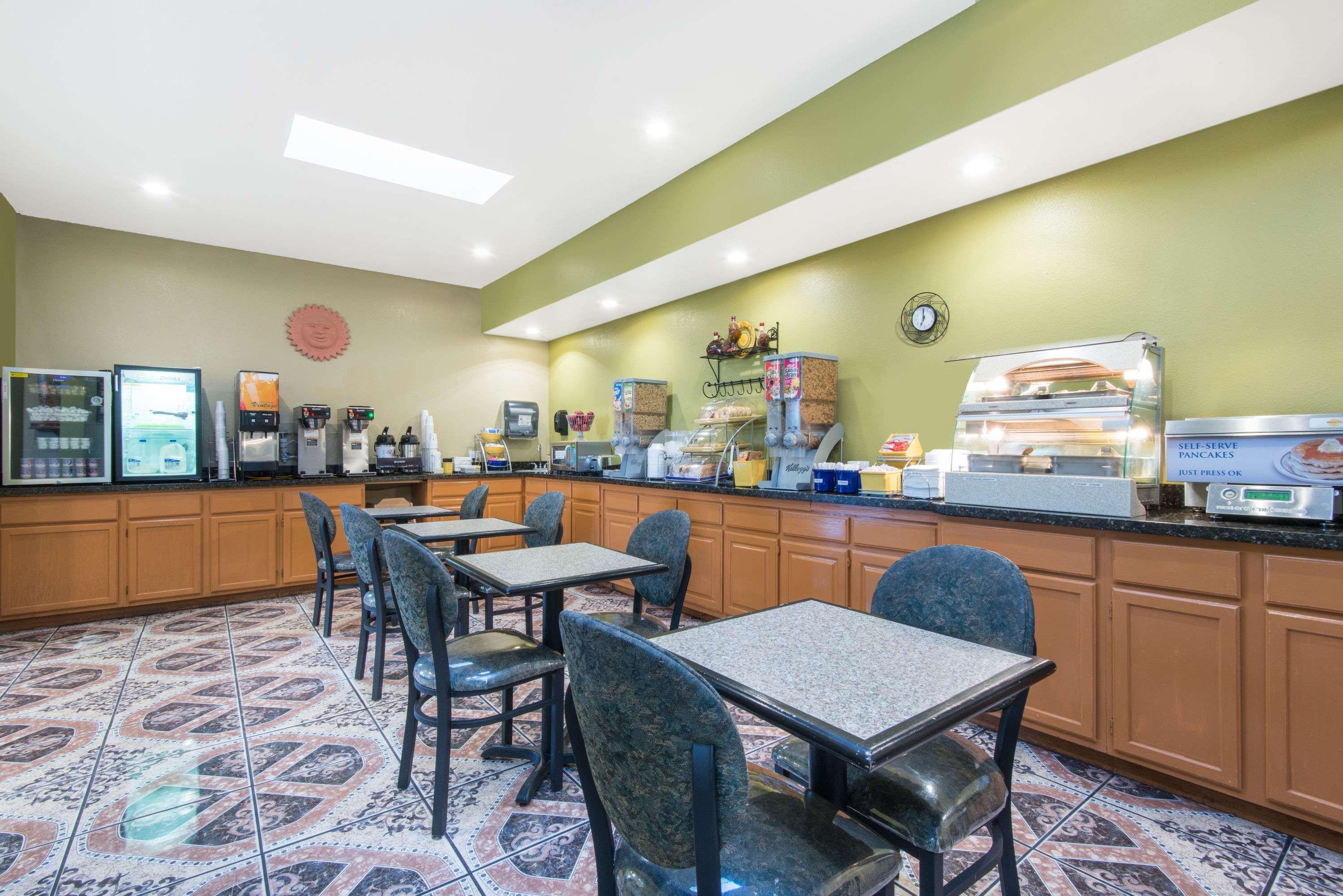 Days Inn By Wyndham Carlsbad Exterior foto