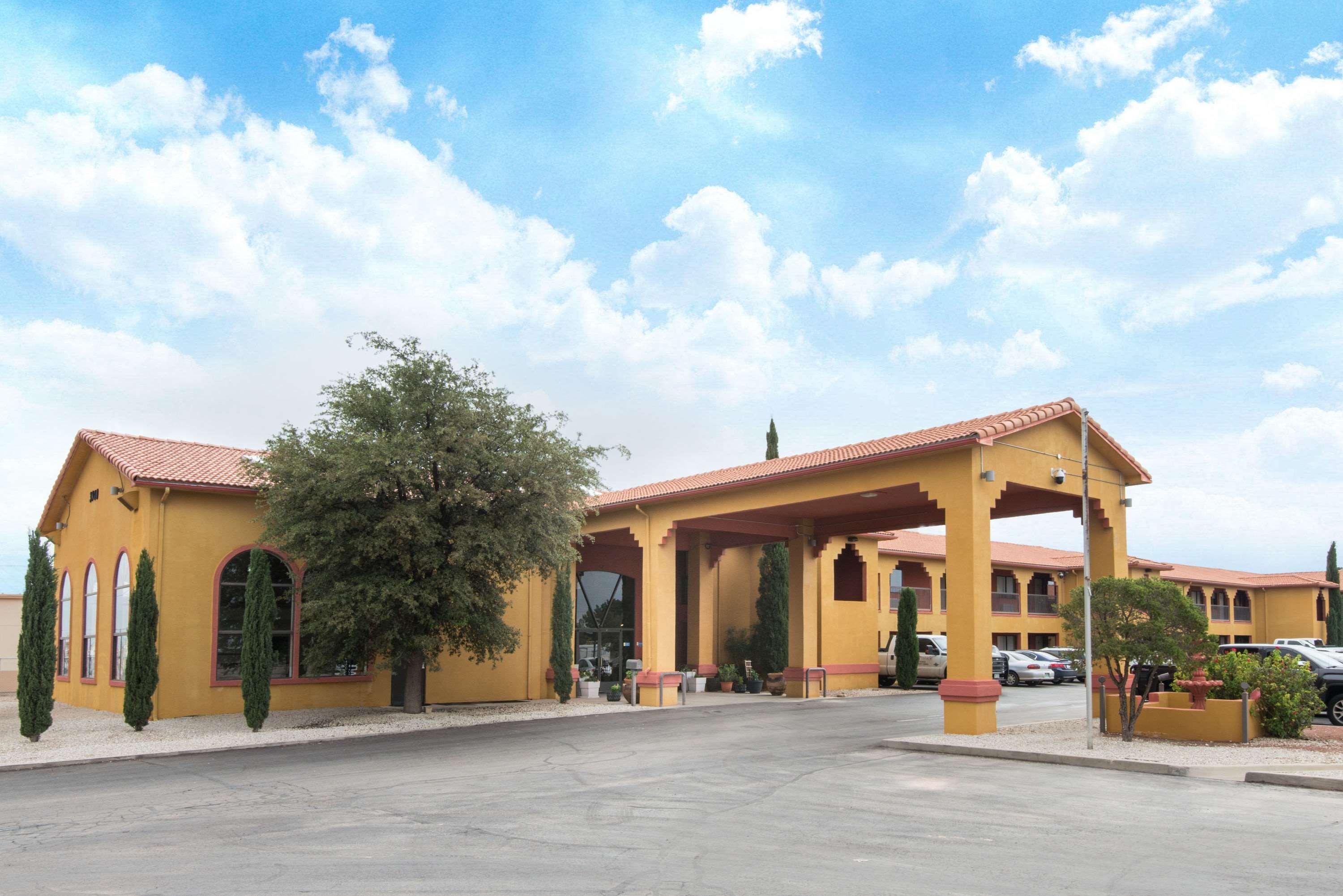 Days Inn By Wyndham Carlsbad Exterior foto