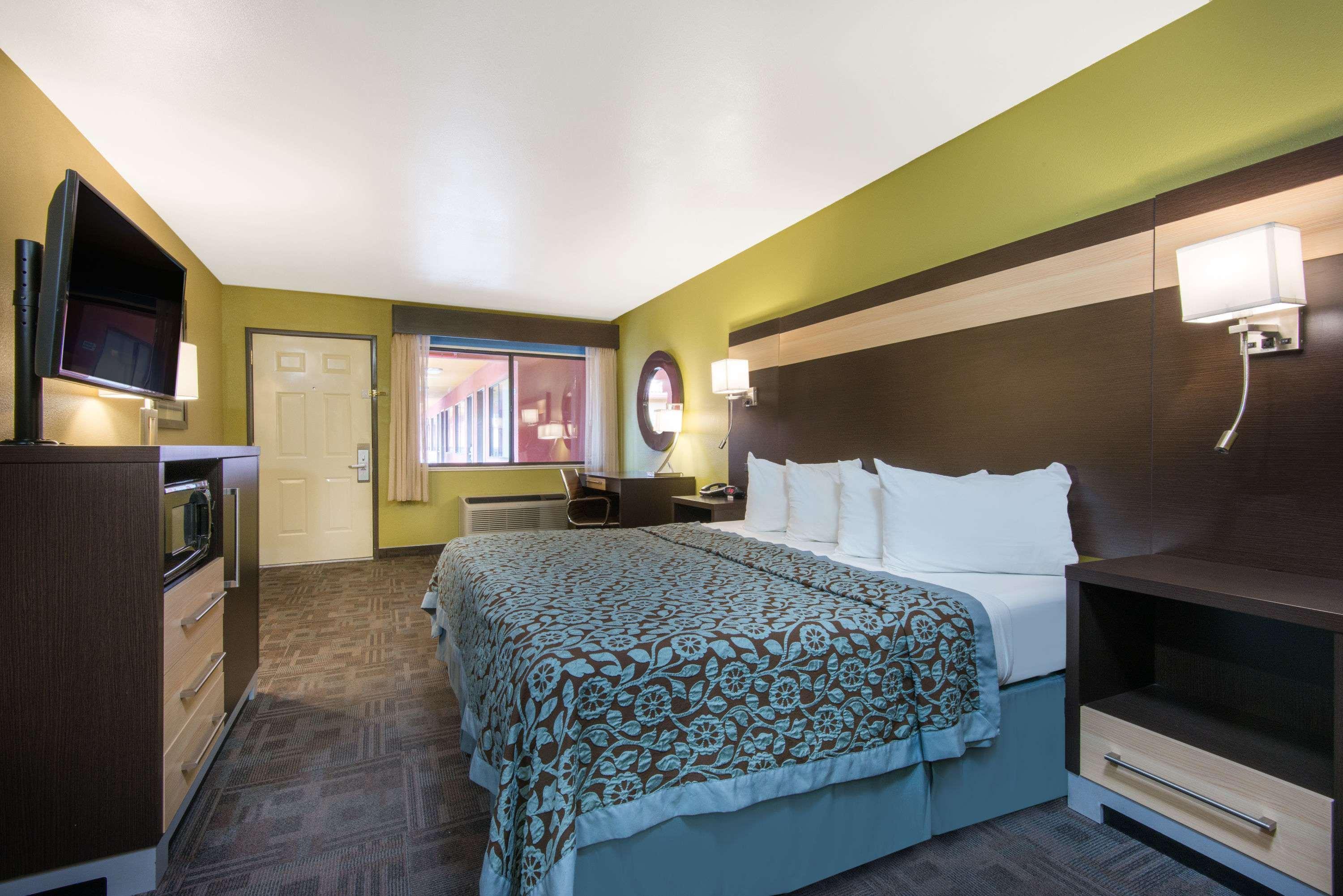 Days Inn By Wyndham Carlsbad Exterior foto
