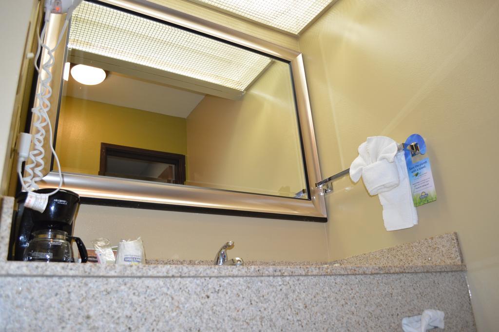 Days Inn By Wyndham Carlsbad Exterior foto