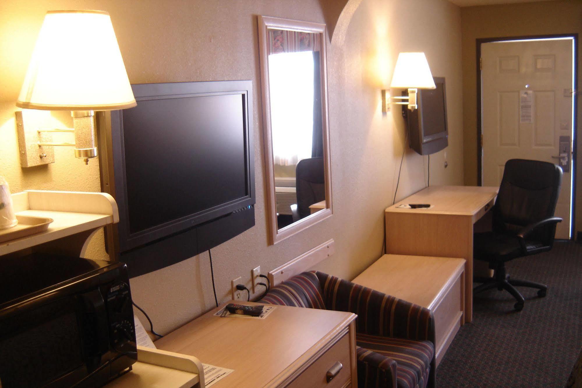 Days Inn By Wyndham Carlsbad Exterior foto