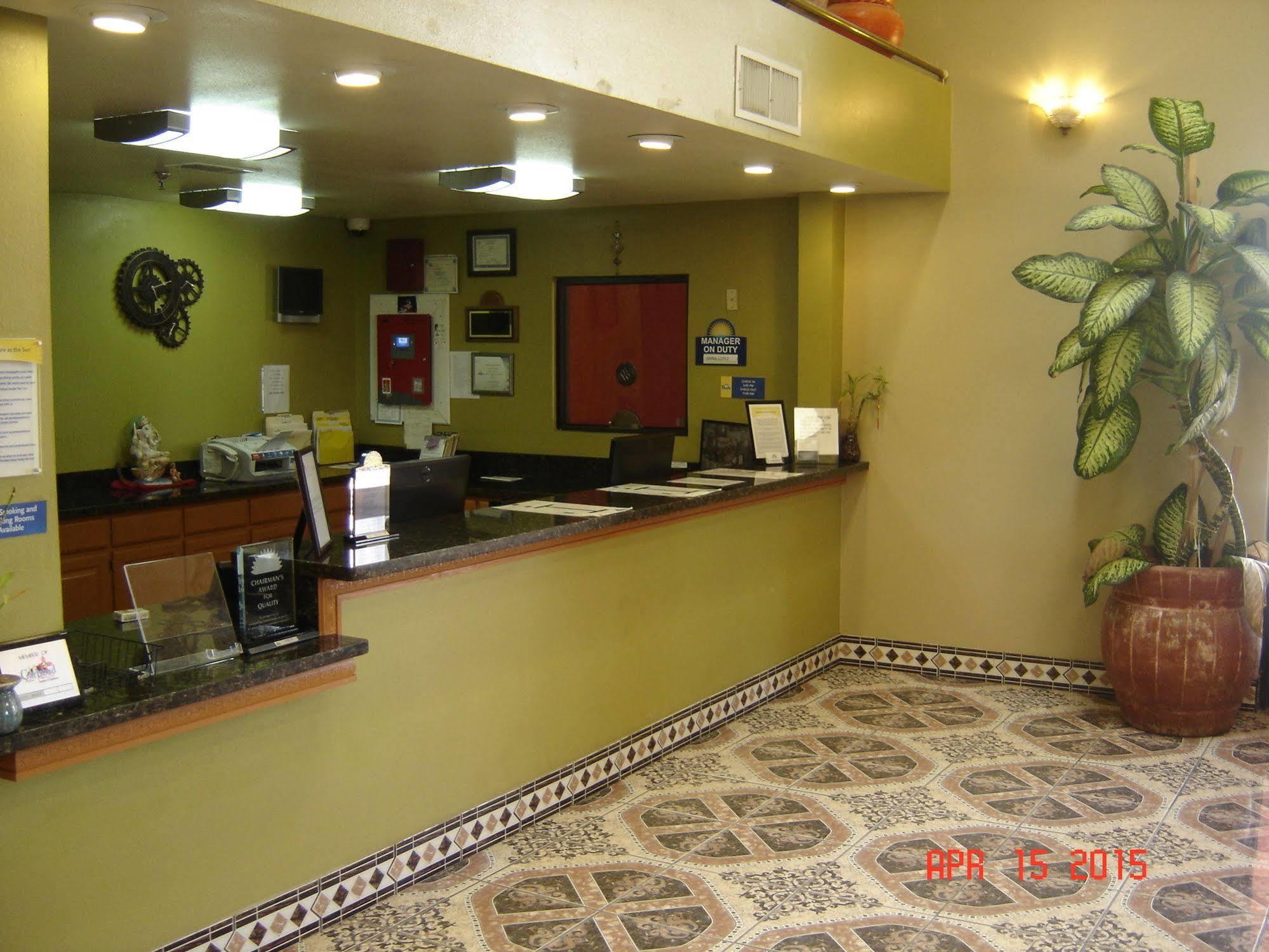 Days Inn By Wyndham Carlsbad Exterior foto