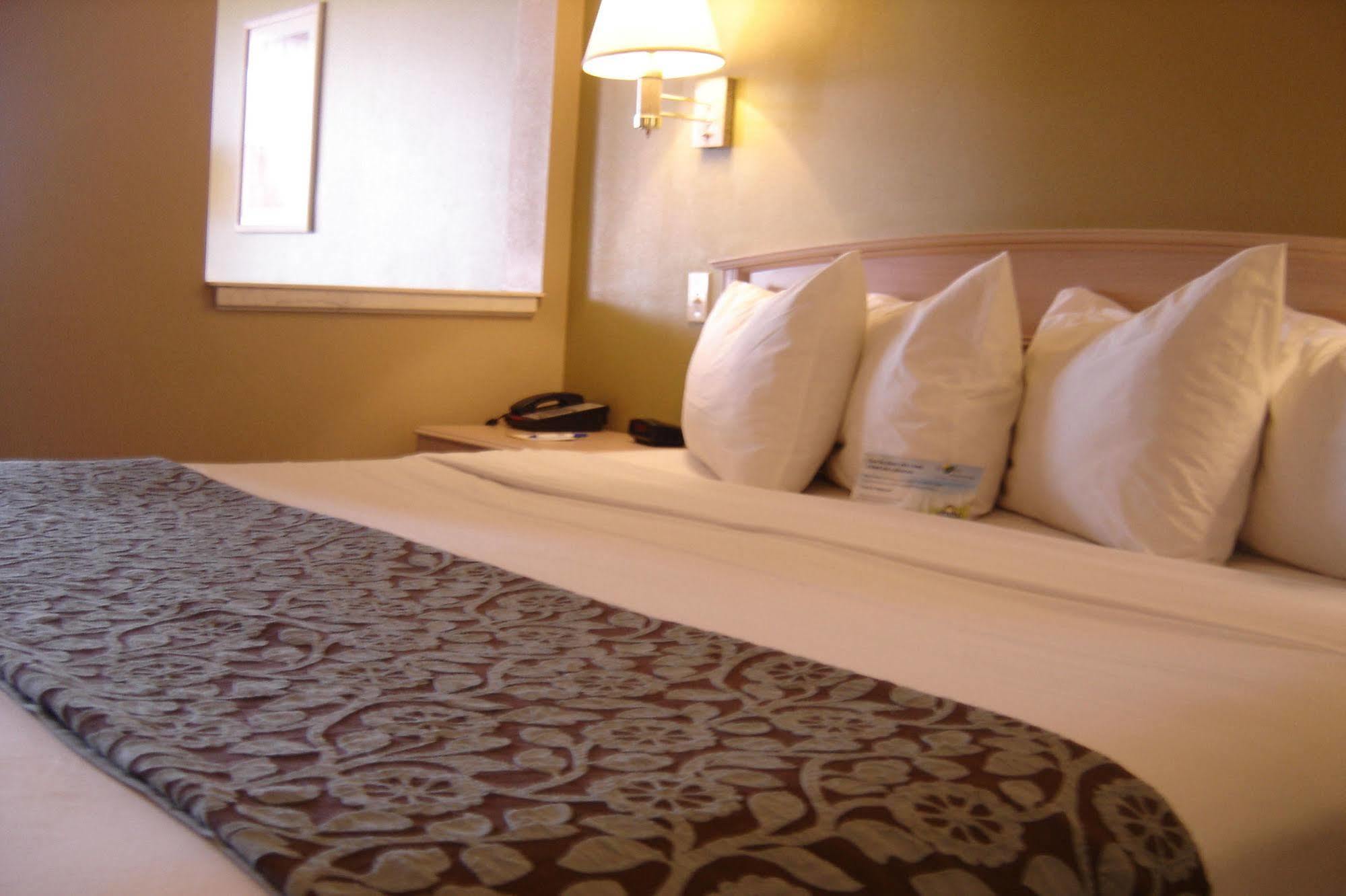 Days Inn By Wyndham Carlsbad Exterior foto